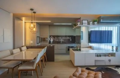 Apartamento com 2 quartos para alugar na rua mário antunes da cunha, 185, petrópolis, porto alegre, 69 m2 por r$ 6.800