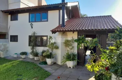 Casa com 2 quartos para alugar na rua salvio soares, 103, nonoai, porto alegre, 220 m2 por r$ 4.500