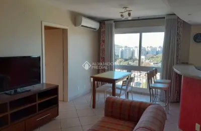 Apartamento com 3 quartos para alugar na rua tamandaré, 1197, camaquã, porto alegre, 138 m2 por r$ 2.700