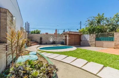 Casa em condomínio fechado com 4 quartos para alugar na Rua Oiampi, 364, Guarujá, Porto Alegre, 374 m2 por R$ 7.000