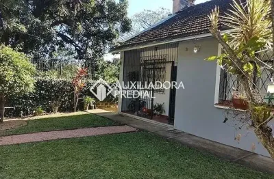 Casa com 2 quartos para alugar na avenida engenheiro ludolfo boehl, 1136, teresópolis, porto alegre, 128 m2 por r$ 3.800