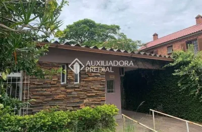 Casa comercial para alugar na rua afonso álvares, 127, tristeza, porto alegre, 240 m2 por r$ 7.000