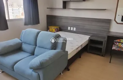 Apartamento com 1 quarto para alugar na rua duque de caxias, 1705, centro histórico, porto alegre, 32 m2 por r$ 1.600
