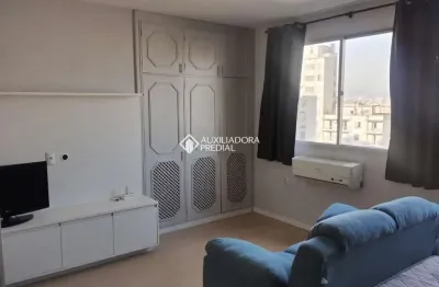 Apartamento com 1 quarto para alugar na rua duque de caxias, 1705, centro histórico, porto alegre, 32 m2 por r$ 1.600