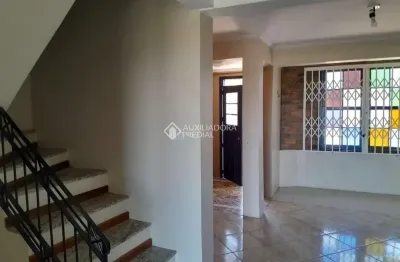 Casa em condomínio fechado com 4 quartos para alugar na rua dos guananas, 263, espírito santo, porto alegre, 197 m2 por r$ 3.800