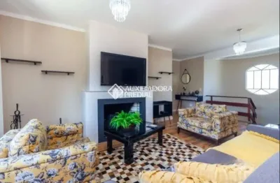 Casa em condomínio fechado com 4 quartos para alugar na rua criciúma, 115, guarujá, porto alegre, 380 m2 por r$ 5.000