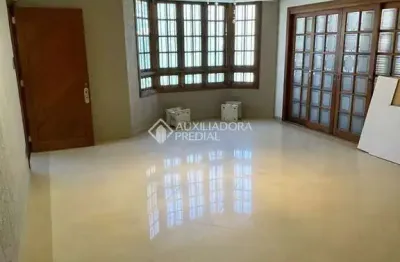 Casa em condomínio fechado com 3 quartos para alugar na rua professor carvalho freitas, 50, teresópolis, porto alegre, 310 m2 por r$ 4.800