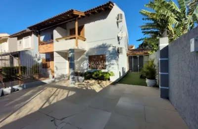 Casa em condomínio fechado com 2 quartos para alugar na rua norival paranaguá de andrade, 98, hípica, porto alegre, 150 m2 por r$ 3.800