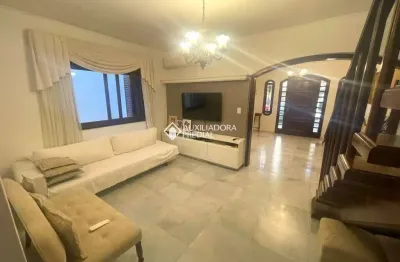 Casa em condomínio fechado com 4 quartos para alugar na rua dona eugênia, 634, santa cecília, porto alegre, 173 m2 por r$ 10.000