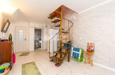 Casa em condomínio fechado com 2 quartos para alugar na rua landel de moura, 2776, tristeza, porto alegre, 60 m2 por r$ 1.650