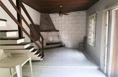 Casa com 3 quartos para alugar na Rua Recife, 83, Azenha, Porto Alegre, 109 m2 por R$ 2.500