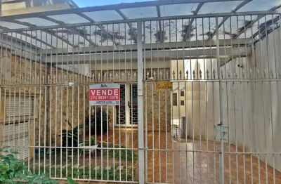 Sobrado à venda em rua arborizada na vila romana, com 180 m² ac, 3 dormitórios, 5 vagas e quintal amplo