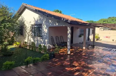 Casa com 3 quartos à venda na Rua Cariovaldo Ferreira, 716, Zona 08, Maringá