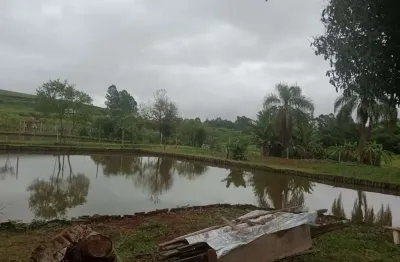Chácara de 13.500 m2. com lago e casa com 3 dormitórios em jacutinga mg.