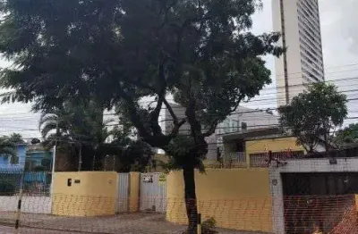 Alugo belíssima casa no coração de casa forte estrada do encanamento.