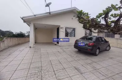 Residencia em alvenaria com aproximadamente 100m² de construção