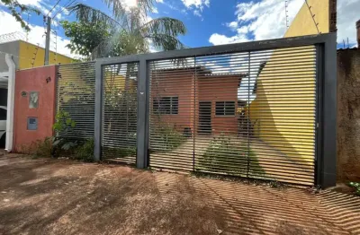 Casa para Locação em Campo Grande, Vila Manoel Taveira, 2 dormitórios, 1 suíte, 2 banheiros, 2 vagas