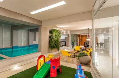 Apartamento com 4 suítes, no centro da cidade com laser completo e 2 vagas de garagem.