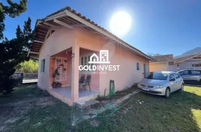 Casa solta com 3 quartos, localizada no bairro lorena na guabiruba