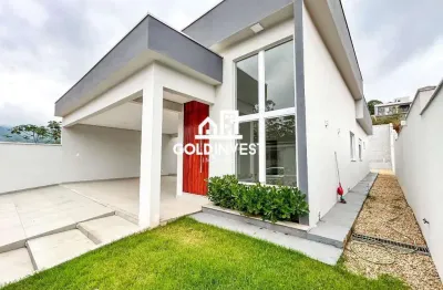 Casa térrea moderna com 3 quartos (1 suíte) com amplo terreno no bairro primeiro de maio