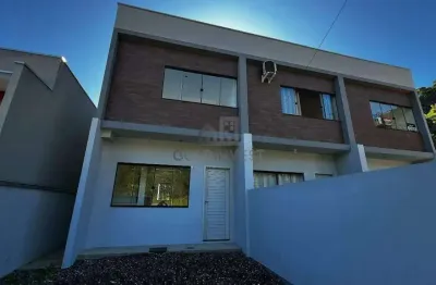 Sobrado com passagem lateral e 2 suítes no bairro águas claras
