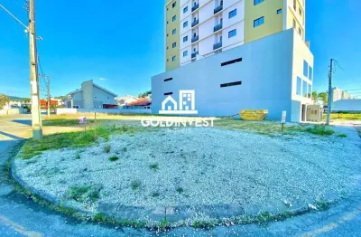 Terreno com 392 m² no bairro santa rita todo plano e pronto para construir com escritura, pode ser financiado a 5 minutos do centro de brusque