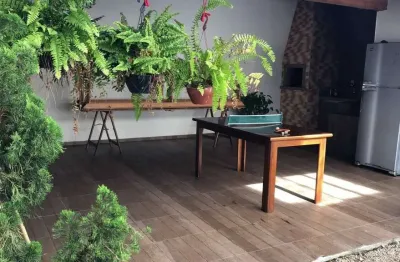 Casa com 3 quartos 2 vagas área de festa com churrasqueira com fogão a lenha