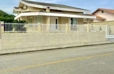 Casa de alto padrão semi mobiliada com 205 m² no bairro souza cruz, loteamento bruschal com 3 quartos sendo 1 suíte, garagem para 2 carros com piscina