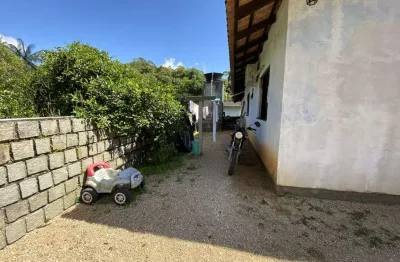Casa com 3 quartos e amplo terreno no bairro cedro alto