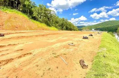 Terreno com grande área no bairro bateas com 9.627 m² a 7,7 km do centro de brusque próximo a rodovia ivo silveira com escritura