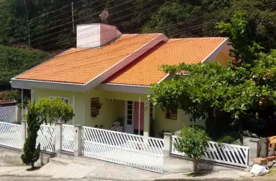 Casa com amplo terreno e 3 quartos no bairro souza cruz próximo ao centro