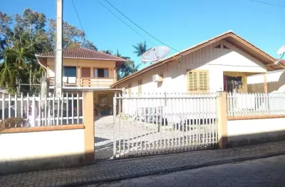 Casa à venda, 6 quartos, 1 vaga, centro - guabiruba/sc