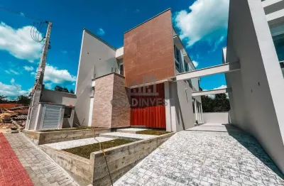 Casa de alto padrão com 3 quartos, sendo 1 suíte, localizada no bairro guabiruba sul em guabiruba