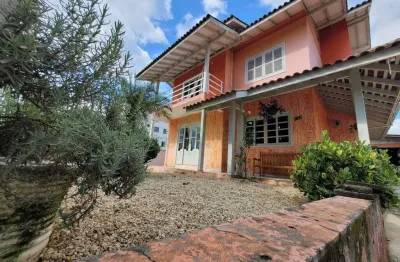 Casa de 3 quartos semi mobiliada à venda no bairro rio branco