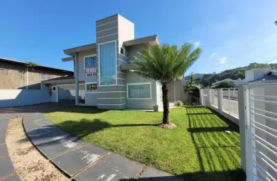 Casa com 3 quartos sendo 1 suíte á venda no centro da guabiruba