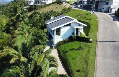 Casa semi mobiliada a venda com 4 quartos, sendo 2 suítes com closet no centro de guabiruba