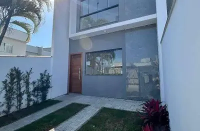 Sobrado de 3 quartos, sendo 1 suíte, com excelente padrão de acabamento