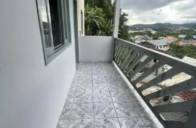 Casa com 3 quartos sendo 1 suite para venda no bairro maluche em brusque.