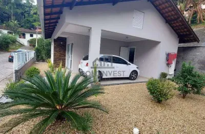 Casa solta próximo ao centro com amplo terreno e potencial de expansão!