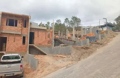 Sobrado com 2 quartos no bairro são pedro (entrada parcelada até junho 2026)