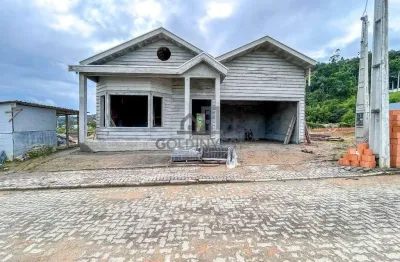 Casa americana em condomínio fechado no centro da guabiruba