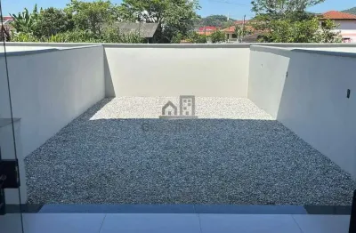 Casa com 2 suítes no bairro limoeiro com acabamento diferenciado e terreno amplo atrás e na frente.