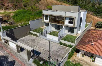 Lindo sobrado com 3 quartos ( sendo 1 suite ) localizado na são pedro a 5 min do centro de brusque