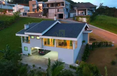 Casa mobiliada com 4 dormitórios, sendo 2 suítes com closet no centro de guabiruba!!