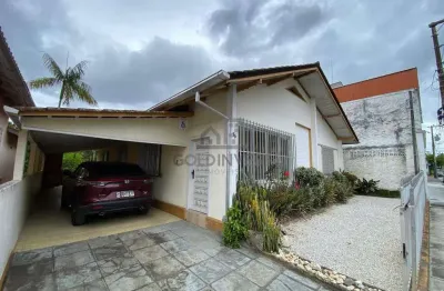 Casa com 4 quartos para alugar no Centro I, Brusque 
