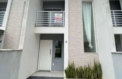 Casa com 2 dormitórios e espaço de terreno aos fundos no bairro limeira!!