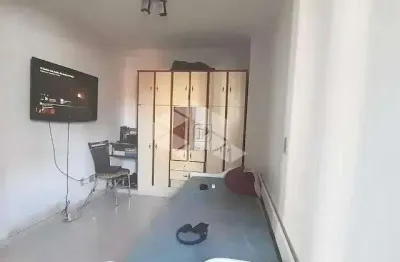 Vende-se apartamento centro. 3 dormitórios 2 banheiros
