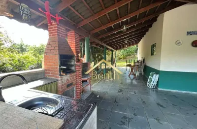 Chácara com 4 dormitórios, 2000 m² - venda por R$ 700.000,00 ou aluguel por R$ 5.000,00/mês - Barreiro - Taubaté/SP