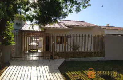 Casa para venda em campo mourão, centro, 3 dormitórios, 1 suíte, 2 banheiros, 2 vagas