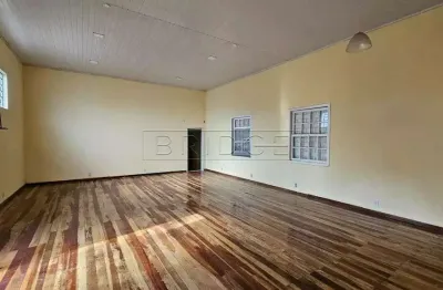 Casa comercial com 2 salas para alugar na avenida benno mentz, 690, vila ipiranga, porto alegre por r$ 4.900